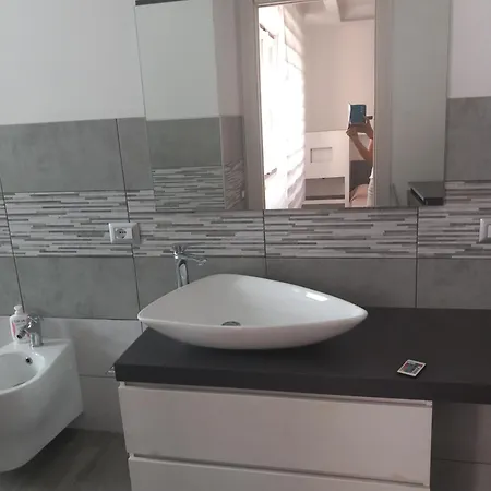 Chromotherapy Con Bagno In 몬세라토