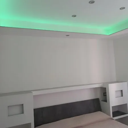 Chromotherapy Con Bagno In مونسيرّاتو